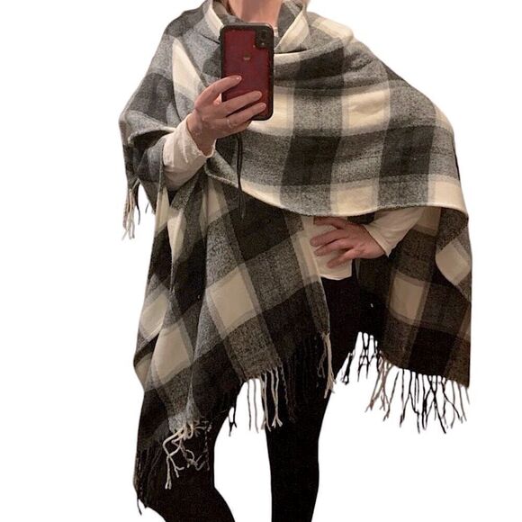 SOFT SURROUNDINGS Shrug - Picture 7 of 7